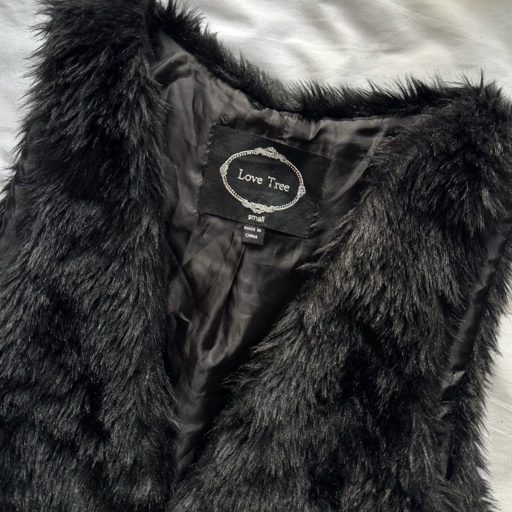 SOLD • LOVE TREE | faux fur vest. - Picture 5 of 6